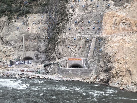 2號導流洞過流前。陳濤 攝.jpg