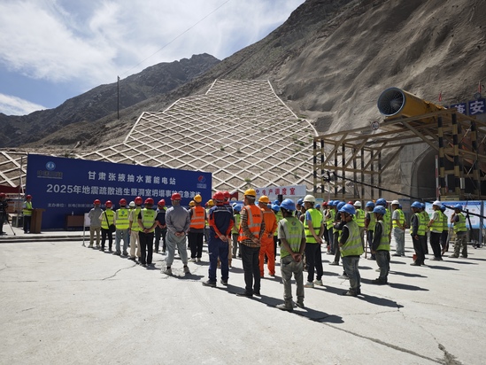 地震疏散逃生暨洞室坍塌事故應急演練-攝影:李青林 (1).jpg